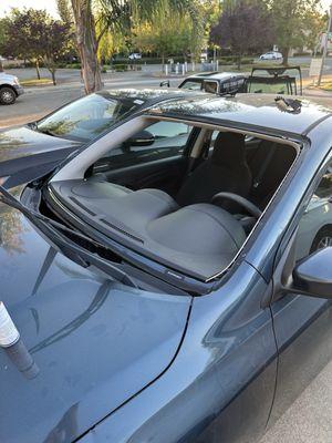 Nissan Versa photo capture while windshield replacement.