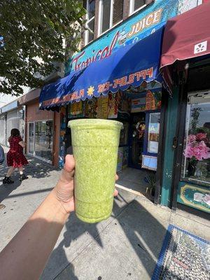 Jugó verde(parsley, celery, cucumber, pineapple, spinach)