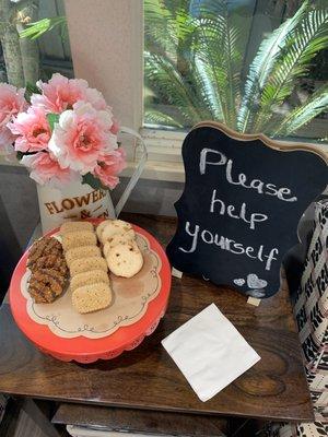 girl scout cookies in their lobby! only the best for Dr. Khoe's patients!!!