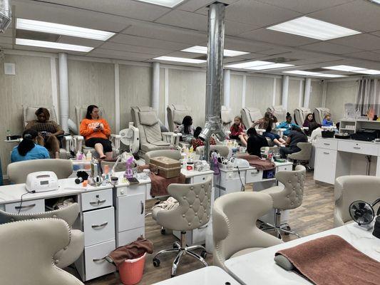 Welcome to 5 Sisters Nails & Spa address is 880 E Main St Spartanburg SC 29302