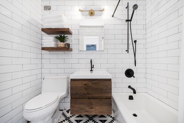 Contemporary/Classic Bathroom