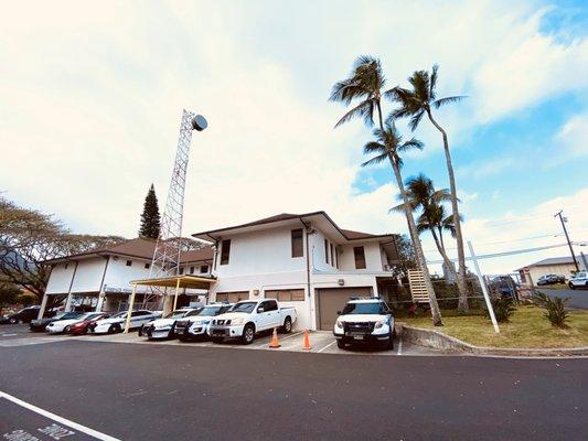 Library is located right behind the Kane'ohe Police ‍ Station