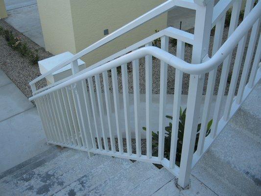 Mechanical aluminum rail with welded grab rail for condos