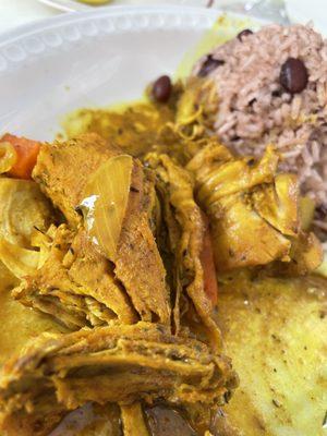 Curry chicken with rice and peas