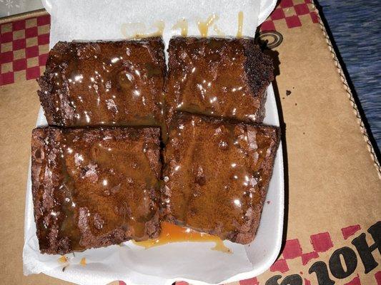 Brownie with caramel topping