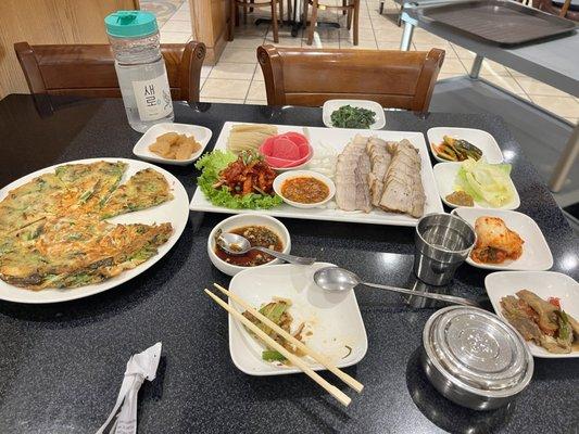 Bossaam and seafood pancake along with side dishes.