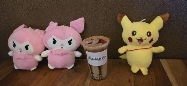 Briwn sugar boba with the stuffies won from claw machine