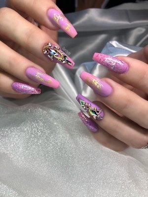 Nails by Deyanira