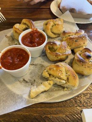 Garlic knots with marinara