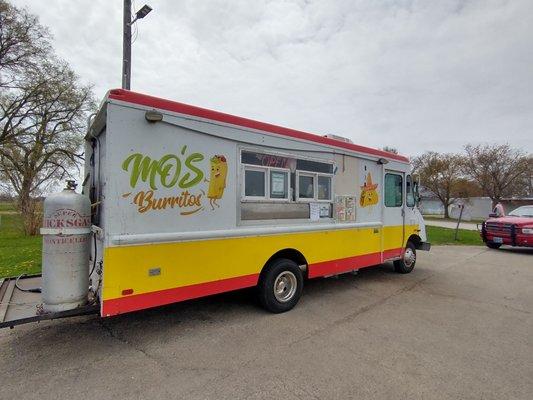 Mo's Burritos hangin' in Rantoul