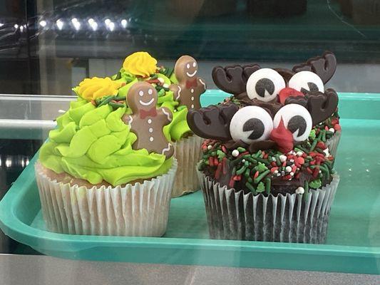 Cute holiday cupcakes!