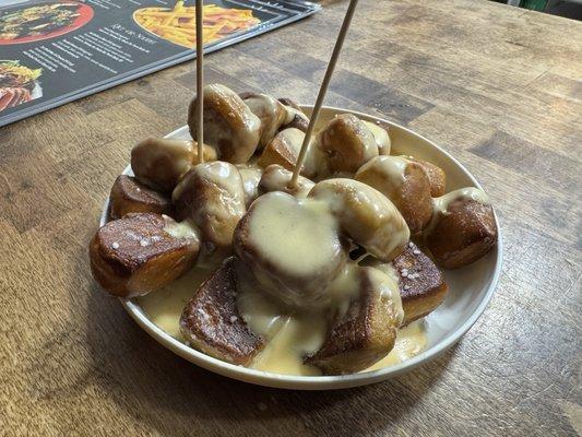 pretzel bites with cheese