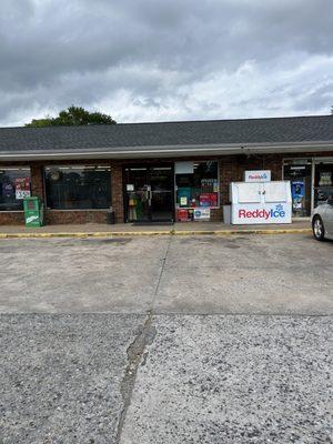 Hwy. 11 food mart!