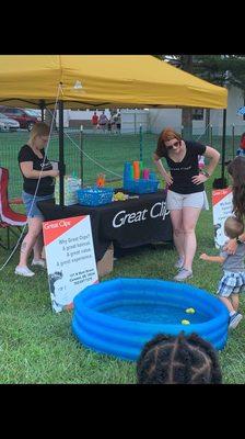 Workers of Great Clips that showed signs of racism at an event today at #FiferOrchard.