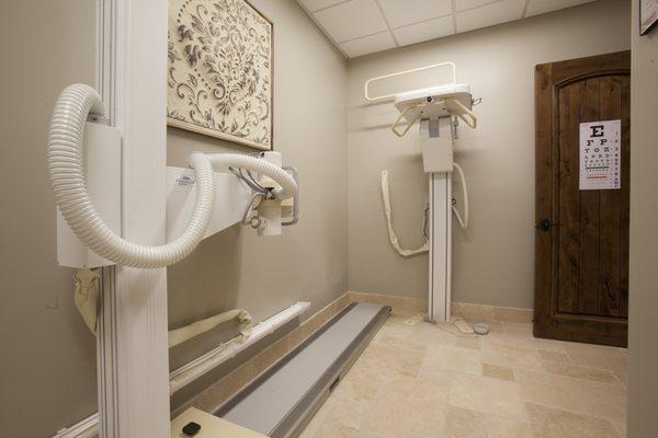 Modern X-ray lab at 1218 W Irvington Rd #150, Tucson, AZ 85714 urgent care.