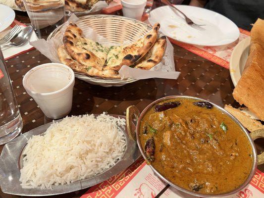 Garlic Naan, Chettinad and White Rice