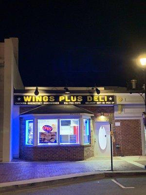 good place to eat only at wings plus.