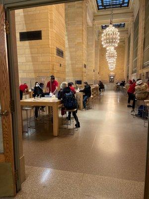 Apple's support area at Grand Central.