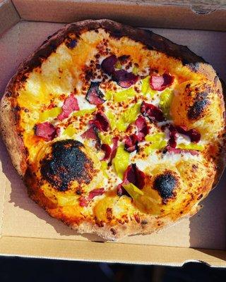 Pastrami pizza , 1000 island , pepperchini , Mozzarella