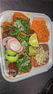 Platillo d 3 tacos c/arroz y frijoles  3 taco platter served with rice and beans