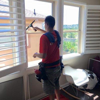 Inside window cleaning