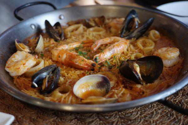 Seafood paella noodles