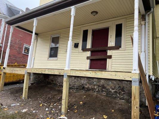 Front porch BEFORE transformation (new columns & footings)