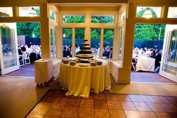 St. Louis Wedding venue - Racquet Club Ladue.  Photo courtesy of Erin Beach Photography.