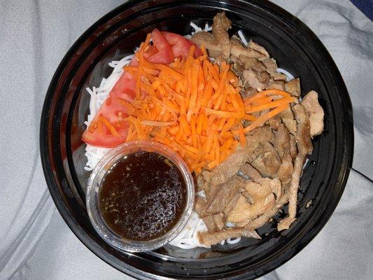 Vermicelli bowl (pork n roll)