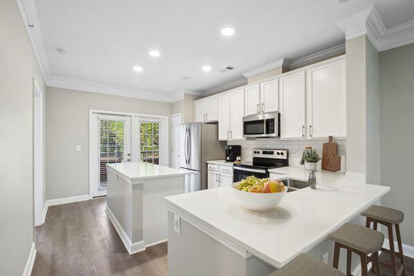 Newly Renovated Townhome: Kitchen