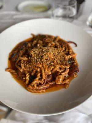 Fusilli (pasta with octopus and bone marrow)