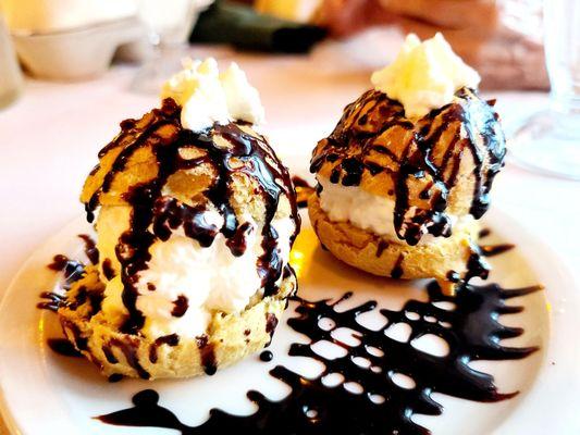 Profiteroles dessert