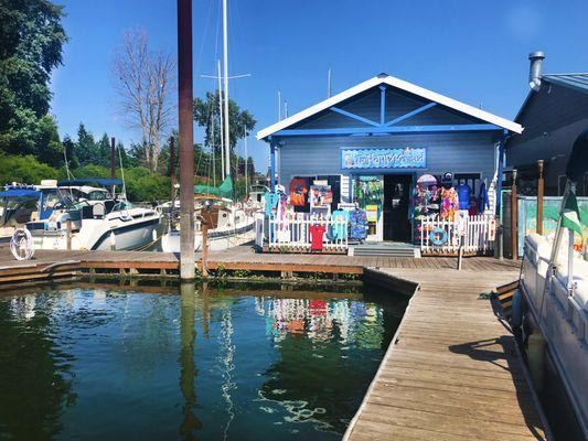 Portland's cutest hidden treasure FLOATING next to Island Cafe near Jantzen Beach!