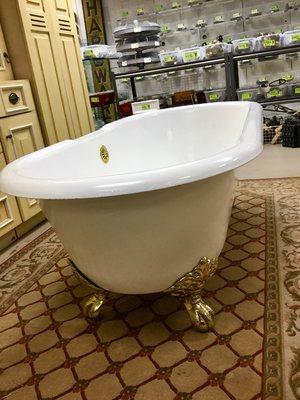 Claw foot tub