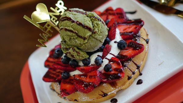 Mixed Berry N Nutella Cream Waffle with green tea ice cream