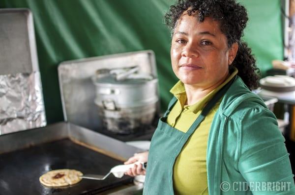 Doña Lola herself, preparing a tasty pupusa