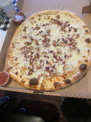 Chicken bacon ranch pizza