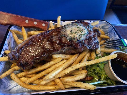 Steak and fritte 8oz dry aged ny strip