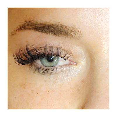 Whispy volume lash