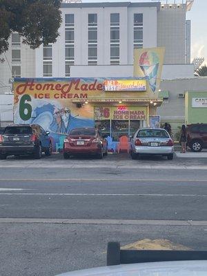 This photo right here is one of the best ice cream  place in all of broward county.