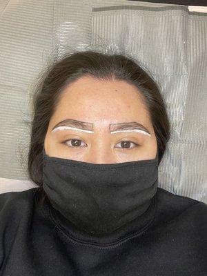 Brow shaping before the procedure.