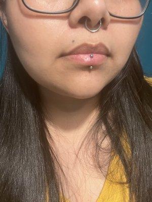 Vertical labret