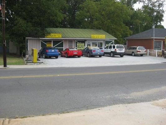 Yosties Bakery & Eatery.  Killer Hot Dogs,  Pepperoni Rolls, Lunch Specials and MORE