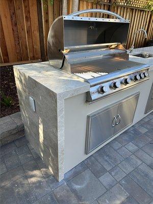 Outdoor BBQ with quartzite countertop