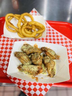 Spicy lemon pepper wings with onion rings combo