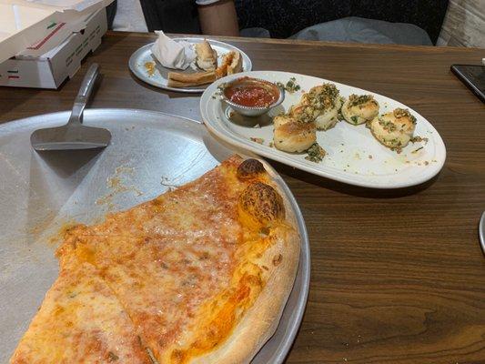 Cheese pizza and garlic knots