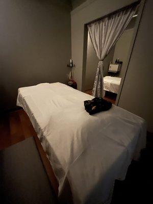 Adjacent rooms with my husband for couples massage.