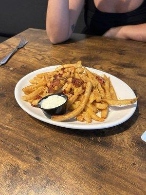 Garlic cheese fries with bacon