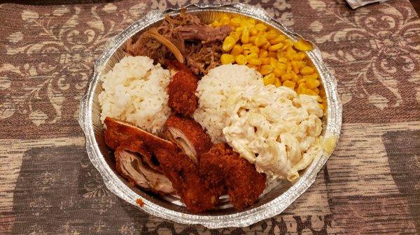 ONO'ER (medium) 2 meats (katsu chicken, kalua pig), 2 sides (sweet corn, macaroni salad), 2 scoops of rice.