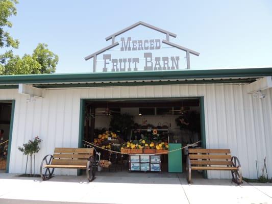 Exterior of the fruit store/restaurant/farm where we had lunch in Yosemite the second day of our trip.